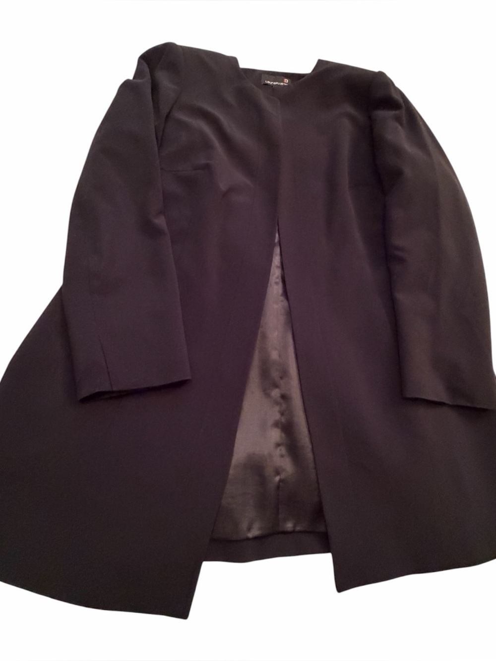 Laura Plus Black Collarless Long Line Blazer-Open Front-Size 16